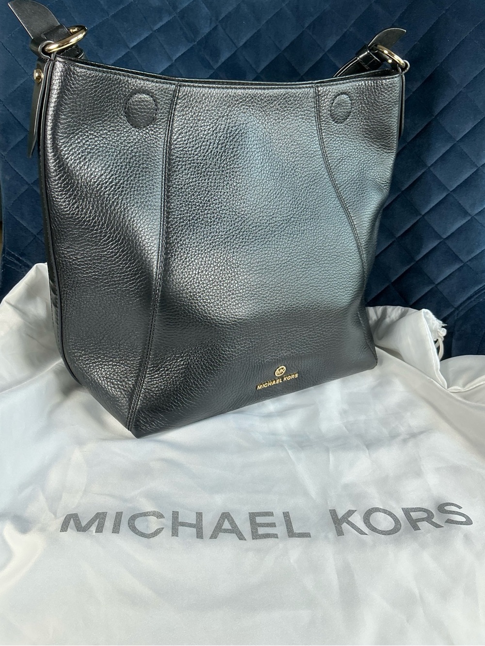 Michael Kors Lucy Medium Pebbled Leather Magnetic Hobo Shoulder Bag w/Dust Bag